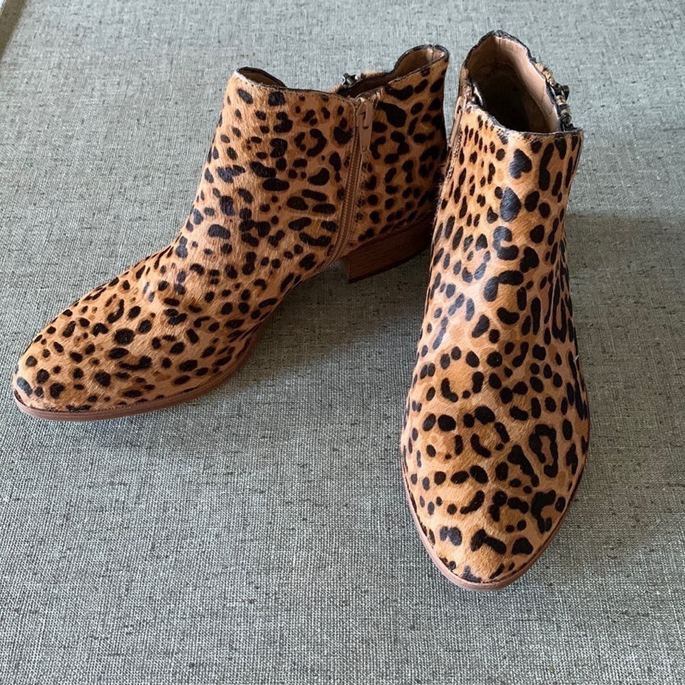 Gianni Bini Calf Hair Ankle Booties. Three zippers. Cute&Functional. Leopard. 10